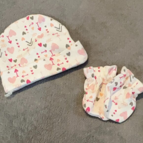 Carter's 2 Piece Hat and Mittens Set 0-3 Months NWT - Picture 1 of 5